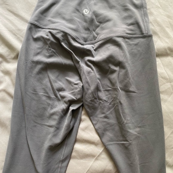 SOLD Lululemon 28” Align Leggings in Graphite Grey Size 4 - Picture 3 of 5